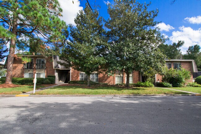 Building Photo - 1700 SW 16th Ct
