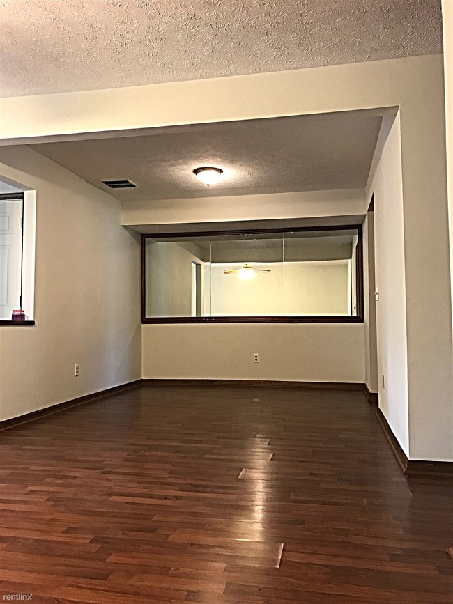 Foto del edificio - 8050 Timberlodge Trl