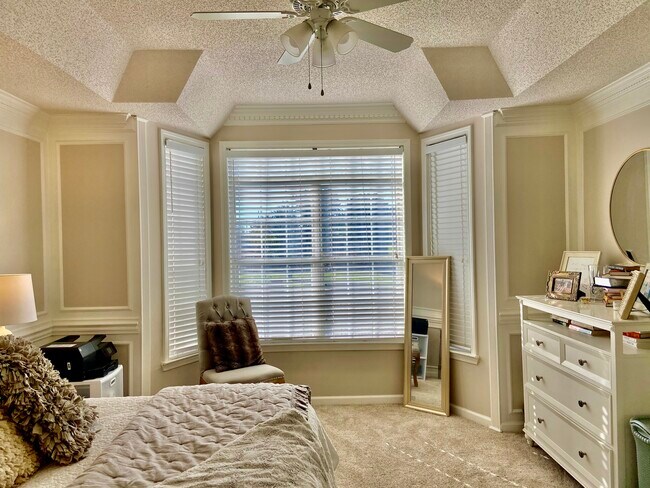 Maestro BR - 609 McGill Park Ave NE