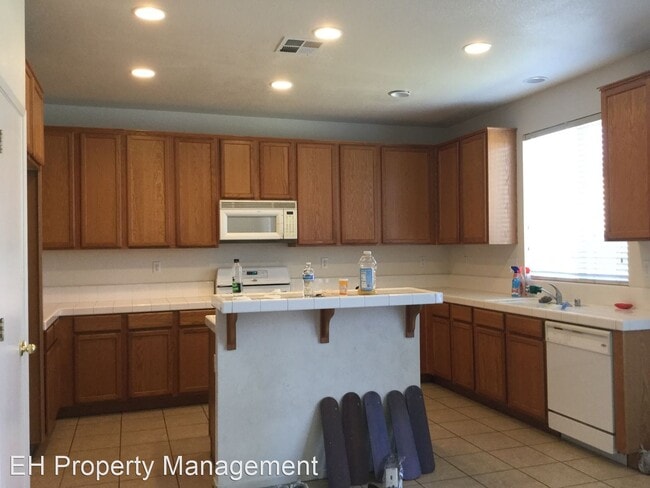 Building Photo - 4 br, 2.5 bath House - 6019  Fred Russo Dr