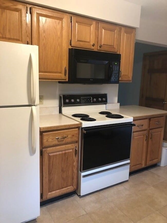 Foto del edificio - Spacious 2BR/1BA Condo Available February 15th!! - Great Residential Location!