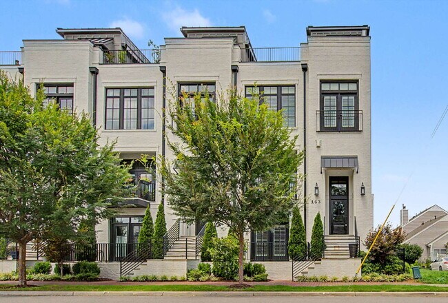 Foto del edificio - Townhome with Elevator at Park Station in Cary