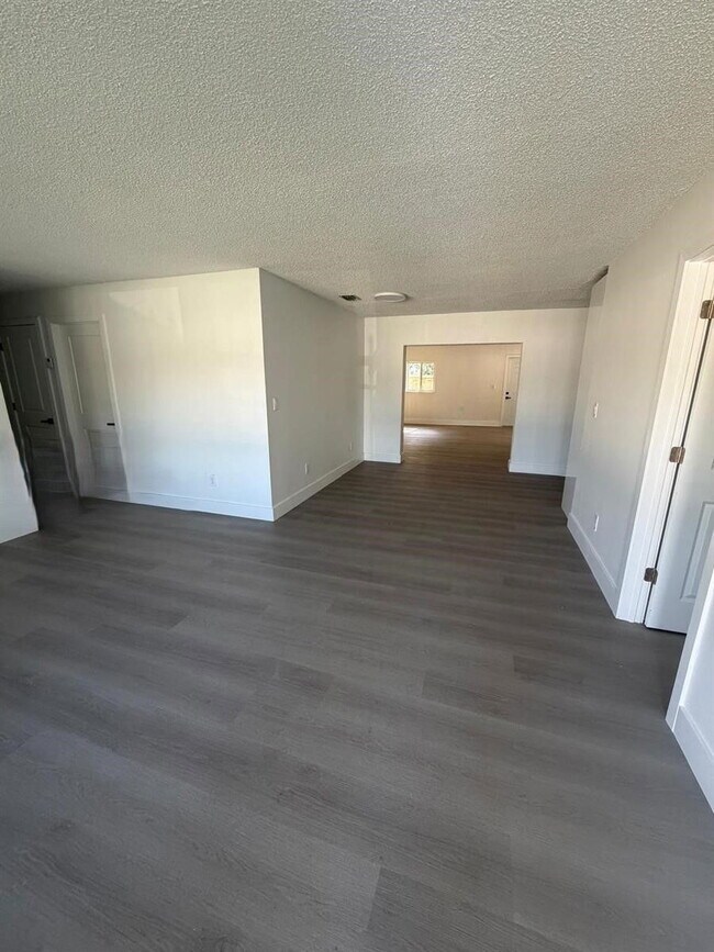 Foto del edificio - 3860 NW 208th St