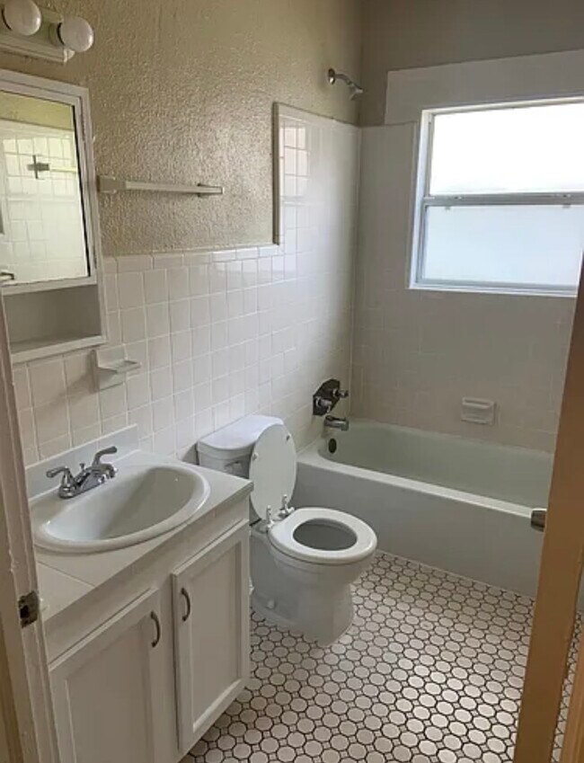 Foto del edificio - 8277 Cheryl Ann Ln