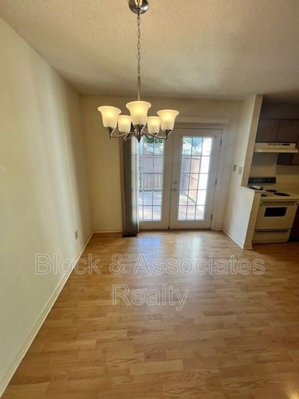 Foto del edificio - 5900 Suncreek Ct