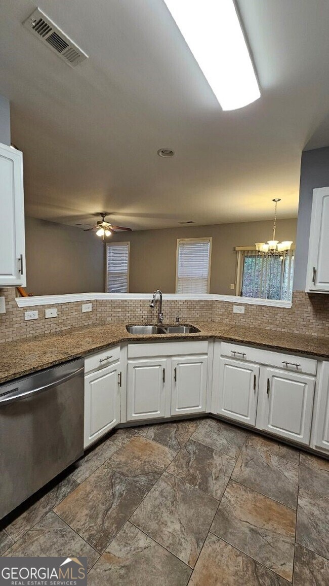 Building Photo - 995 Treymont Way SW