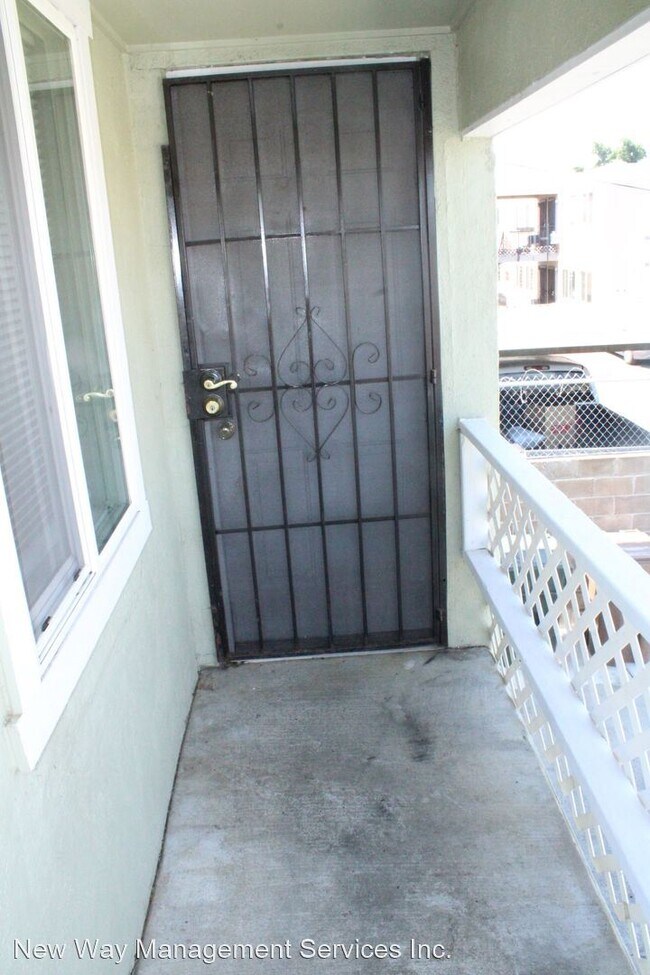 Building Photo - 1 br, 1 bath House - 46 1/2 E. 6th Street