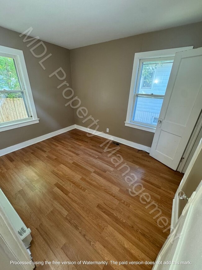 Building Photo - Cozy 2 Bedroom Home