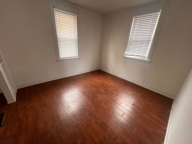 Foto del edificio - 2118 Denison Ave