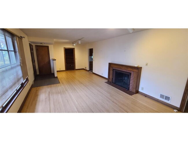 Building Photo - 5828 Kellogg Ave
