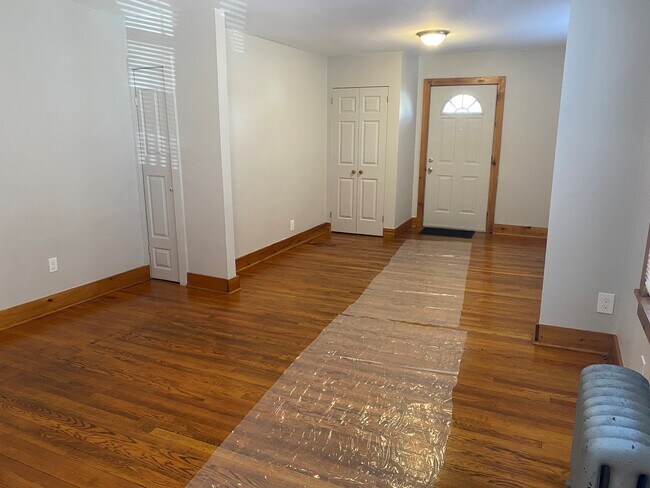 Living room / Dining Room - 51 Worcester St