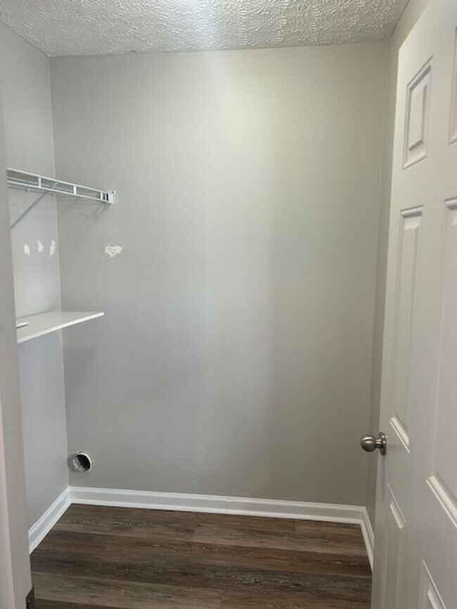 Foto del edificio - Tates Creek Village. 1st Floor Master BR!  260204