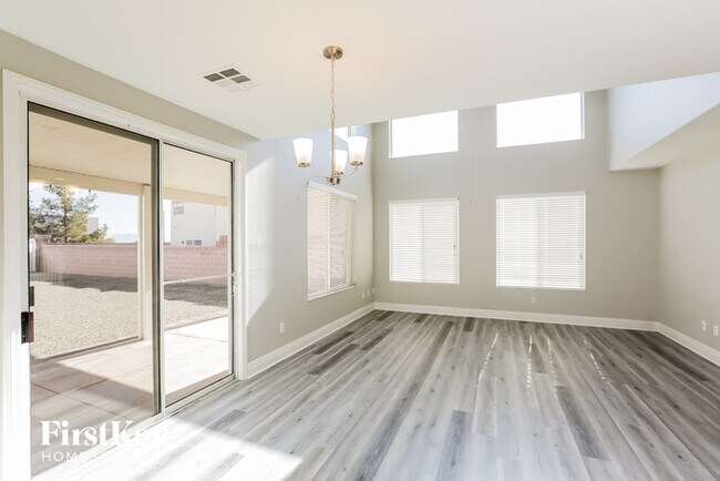 Foto del edificio - 6127 Carson Hills Ave
