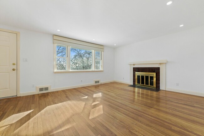 Foto del edificio - 105 Hamilton Rd