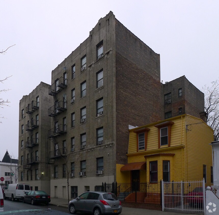 Building Photo - 1786 Topping Ave