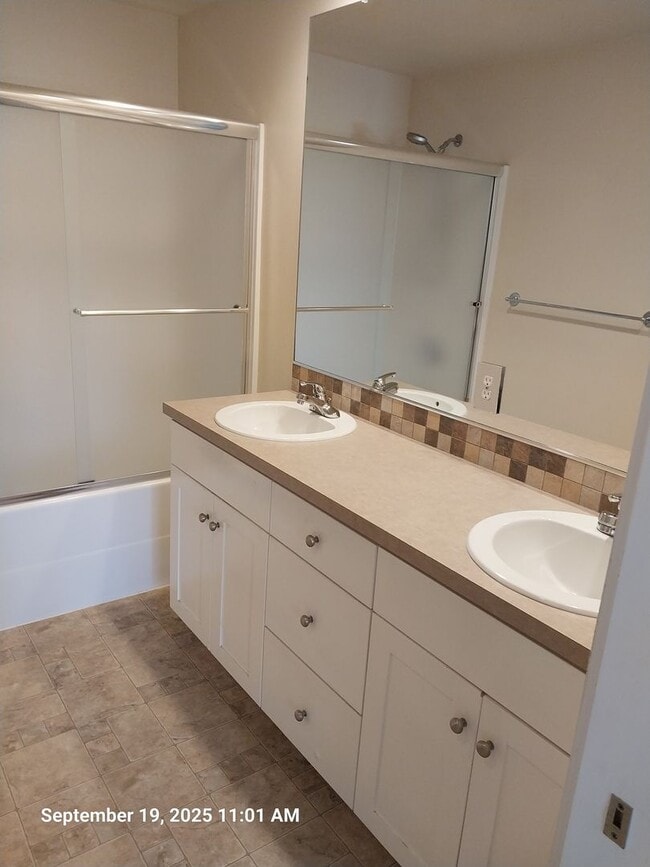 Building Photo - 2050 NW Yohn Ranch Dr