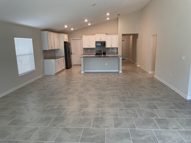 Building Photo - 103 White Horse Way
