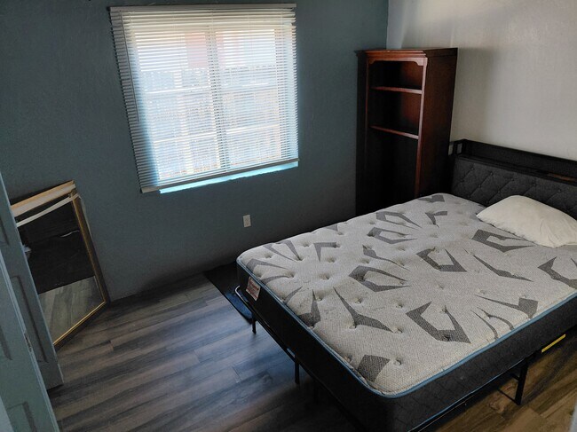 Dormitorio - 2311 New York Ave SW