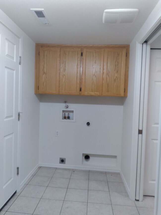 Foto del edificio - Charming 3-Bed Duplex with 2.5 Baths & 1600 Sq Ft - Prime Tacoma Location!