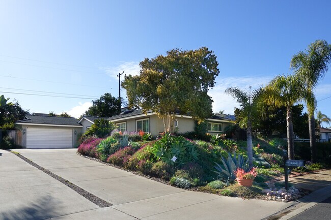 Building Photo - Furnished Single Story Home West of the Freeway
