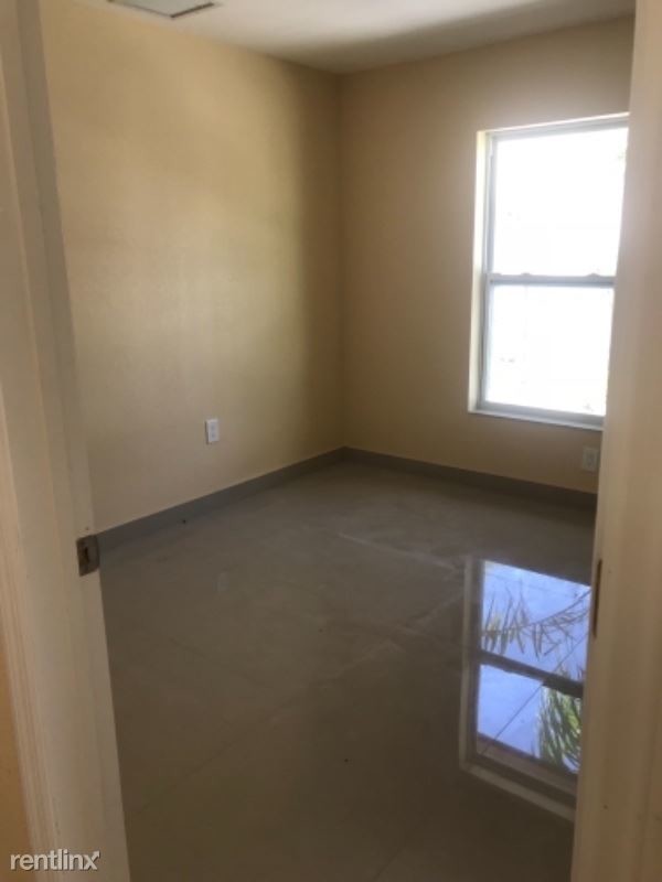 Foto del edificio - 3 br, 2 bath Apartment - 2010 NW 17th Street
