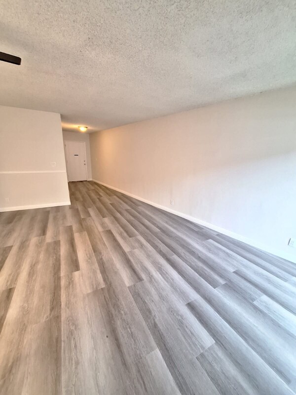 Foto del edificio - 4660 Kester Ave