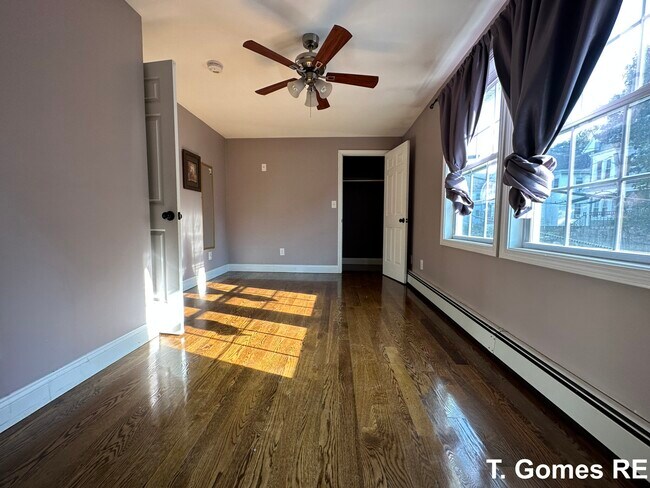 Building Photo - 83 Chatham St