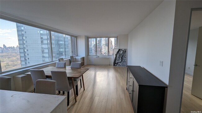 Foto del edificio - 322 W 57th St