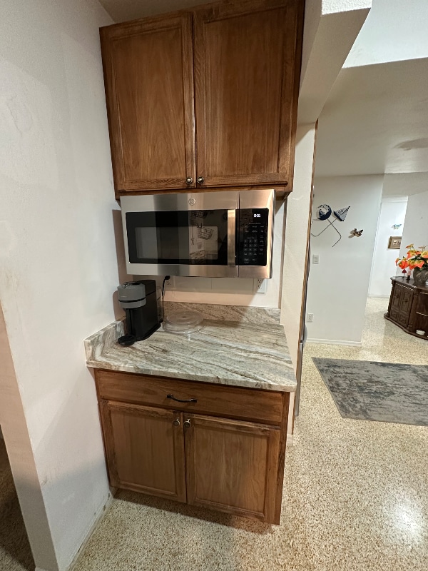 Building Photo - 819 Schumann Dr