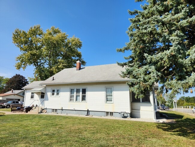 Building Photo - 2213 N Roosevelt Ave