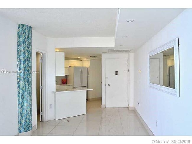 Foto del edificio - 905 Brickell Bay Dr