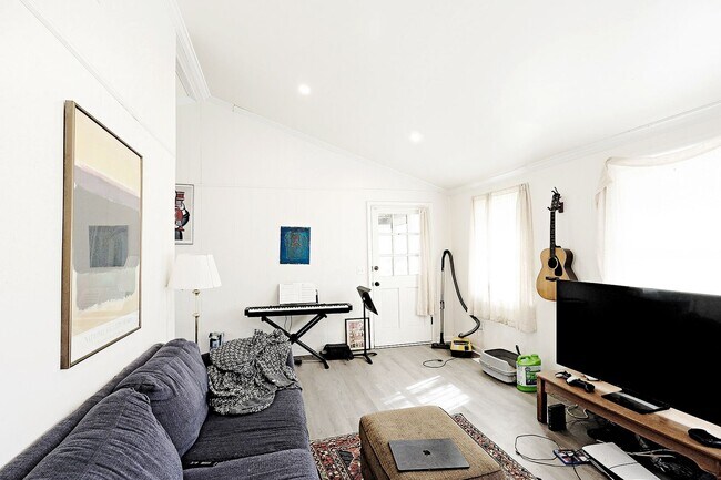 Foto del edificio - Pet-Friendly Crozet Cottage In A Partially Wooded Setting