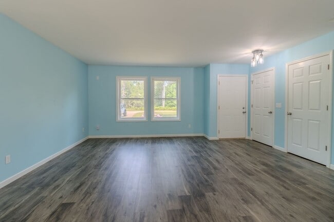 Building Photo - 11821 Lillian Lee Dr