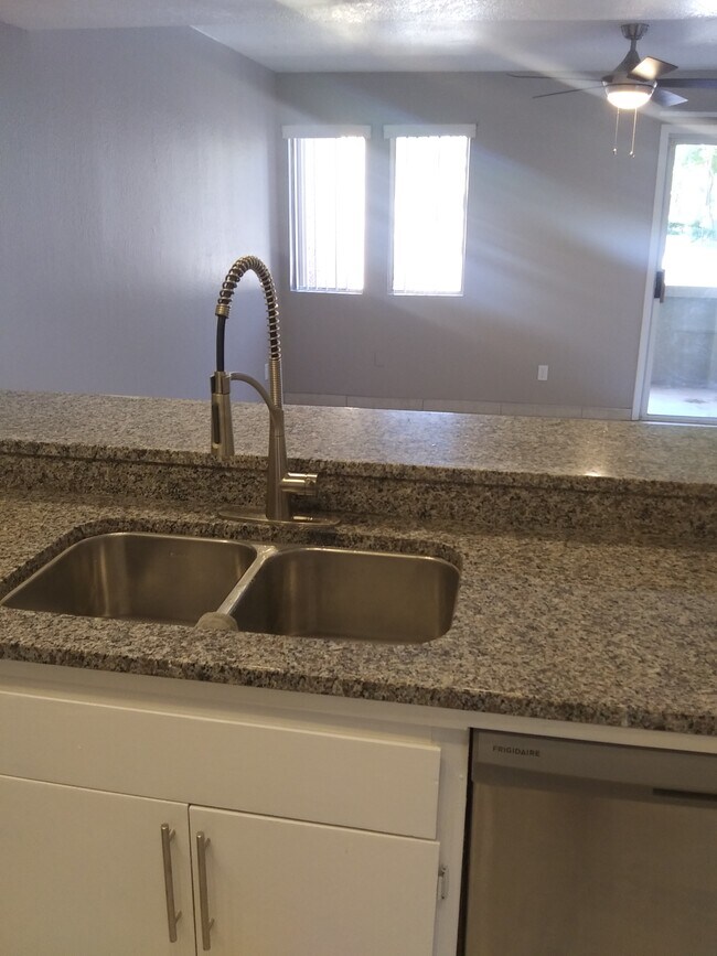 Kitchen - 520 E Weber Dr