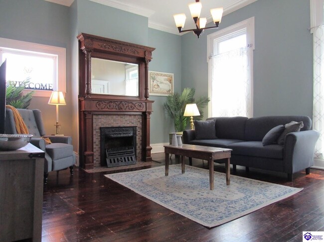 Building Photo - 208 N Mulberry St