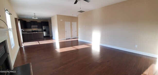 Foto del edificio - 200 Thistle Ct