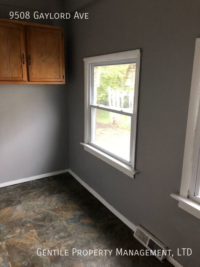 Foto del edificio - 9508 Gaylord Ave