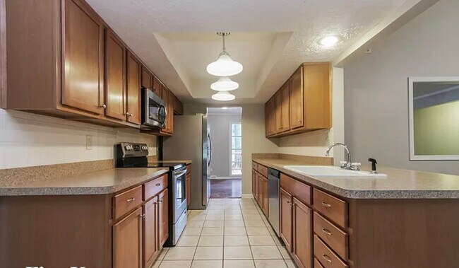 Building Photo - 874 Sleepy Hollow Pl