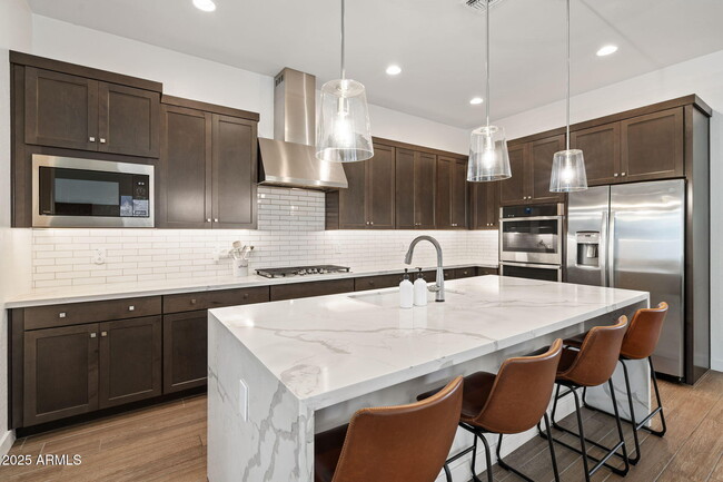 Building Photo - 813 E Paseo Way