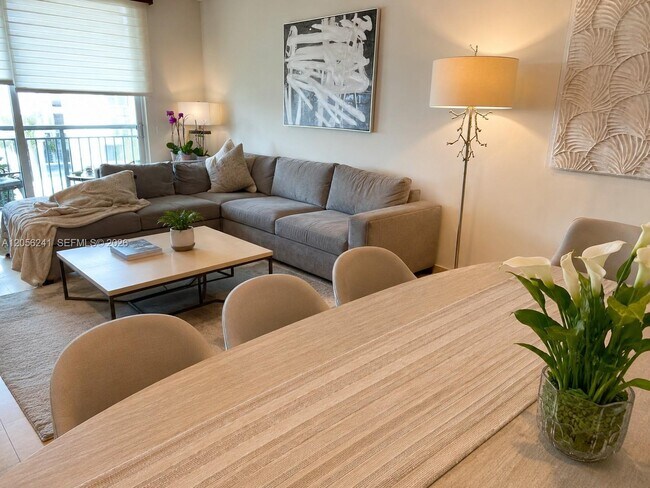 Foto del edificio - 9055 SW 73rd Ct