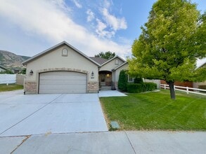 Building Photo - 207 S 50 W