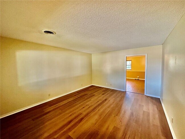 Building Photo - 601 S 19th St