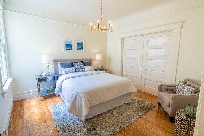 Bedroom #2 / bright and sunny - 949 Greenwich St