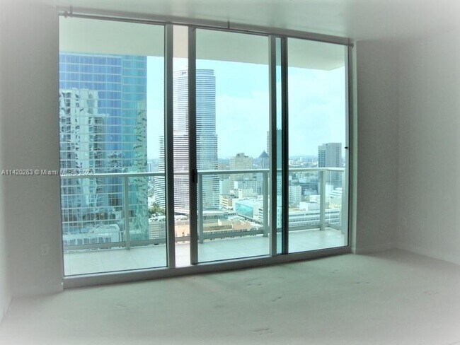 Foto del edificio - 300 S Biscayne Blvd