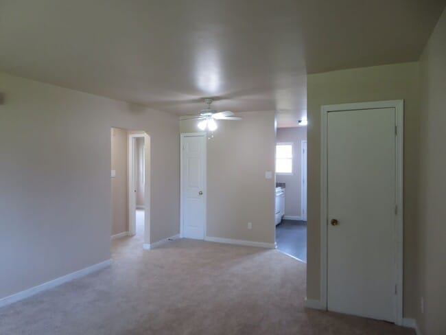 Building Photo - Colonial Heights Virginia