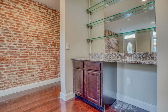 Foto del edificio - 418 N Patterson Park Ave