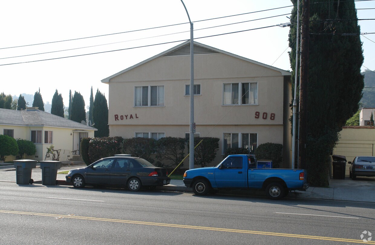 Foto del edificio - 908 E Chevy Chase Dr