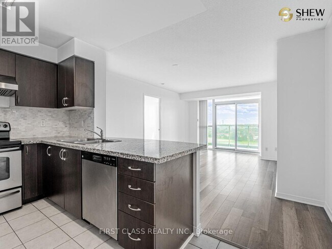 Building Photo - 4900 Glen Erin Dr