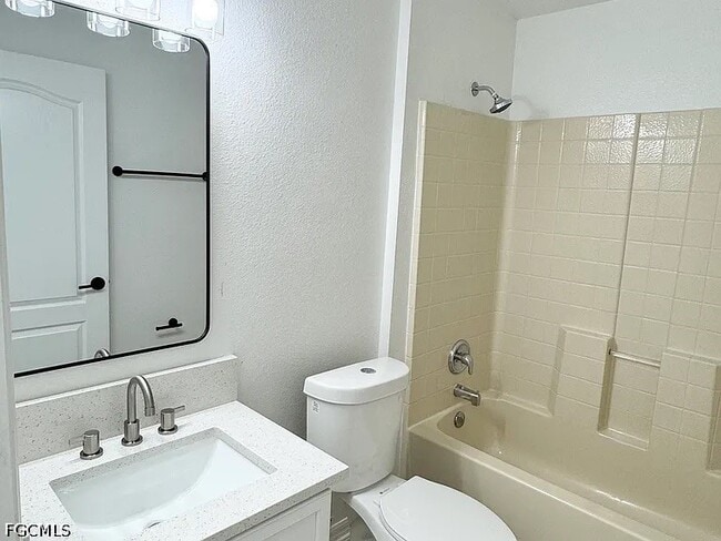 Foto del edificio - 5804 Mariposa Cove Ln