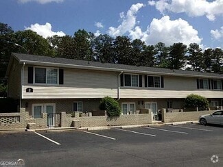 Building Photo - 6940 Roswell Rd